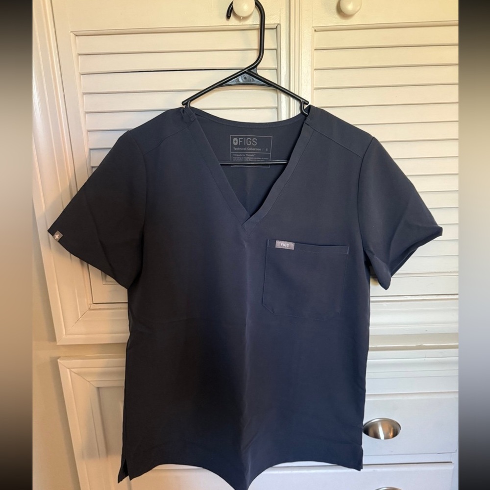 Figs Small gray scrub set